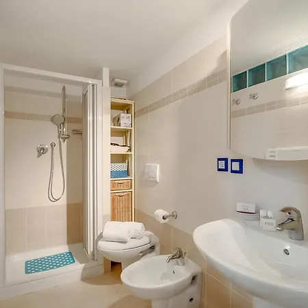 A Casa Di Betty - Happy