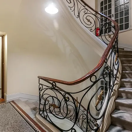 A Casa Di Betty - Happy